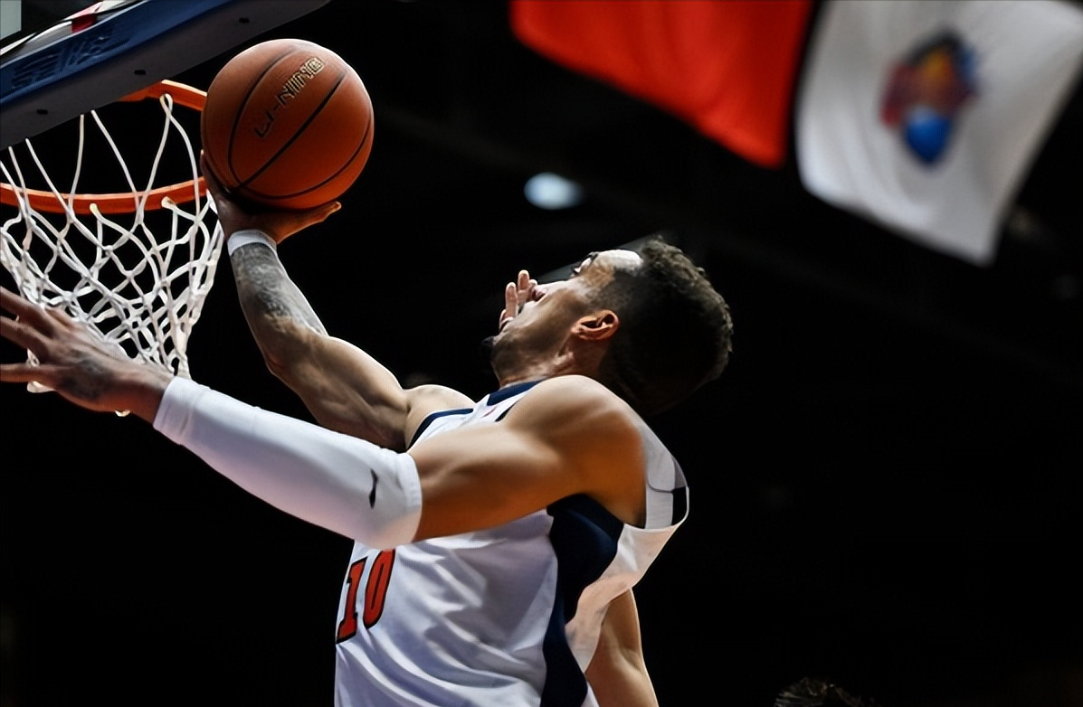 世界杯直播官网下载安装-小猫抢镜+28分大胜，广东队送对手17连败，3号醒了2号却迷失了